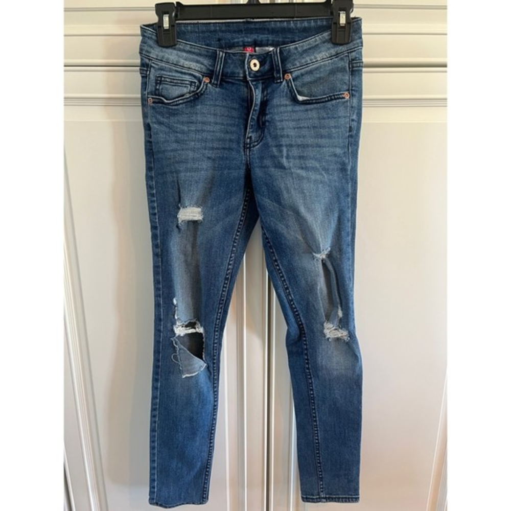 H&M Divided‎ Medium Wash Distressed Skinny Jeans Low/Mid-Rise US 6